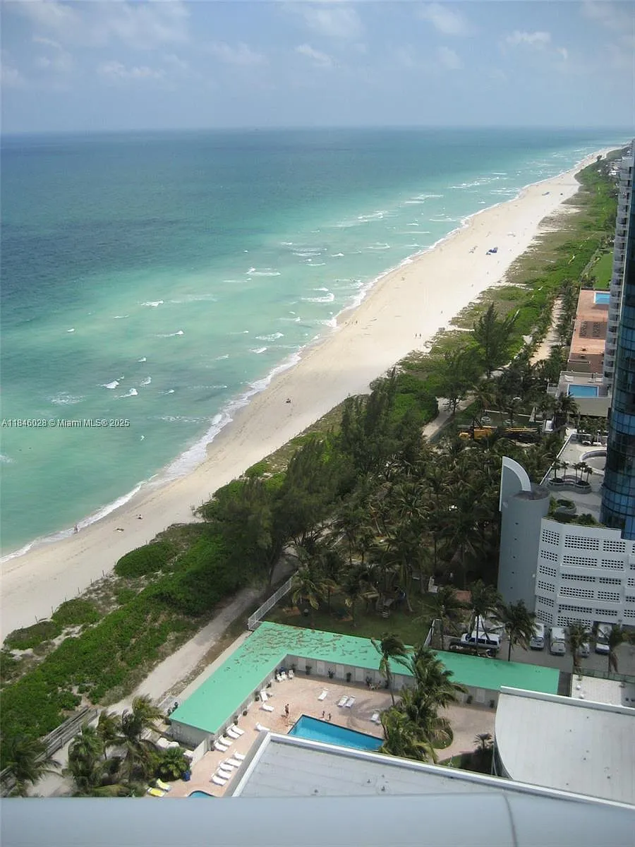 Building Photo - 6365 Collins Ave #3907