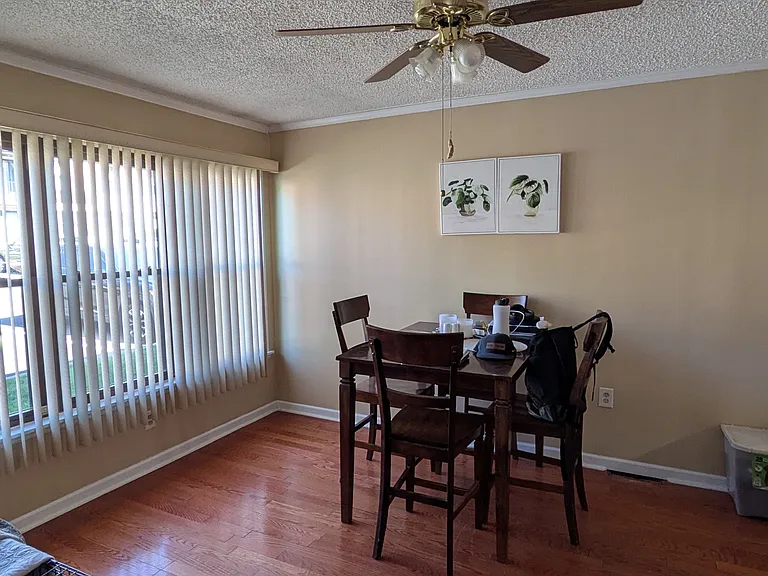 212 East Ct — Photo 18