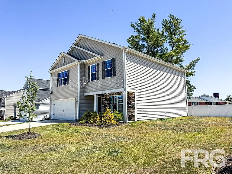 1313 Riverstone Dr — Photo 2