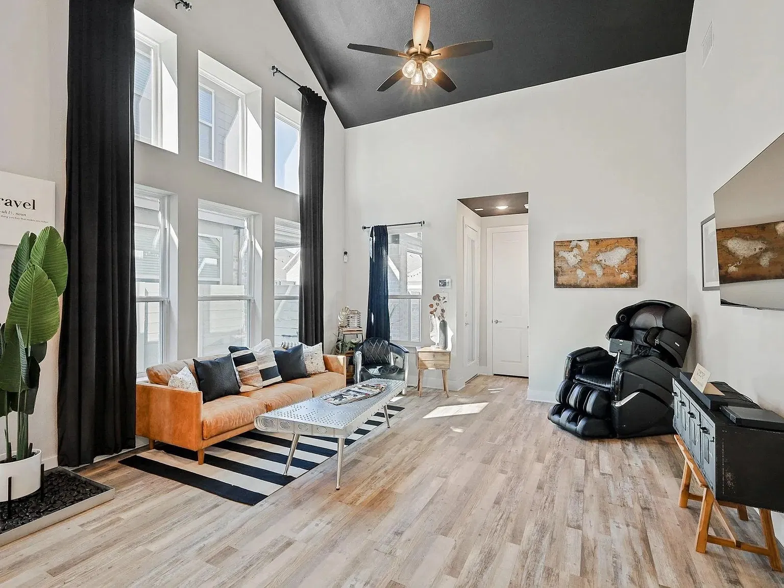 712 Plaza Ln — Photo 1