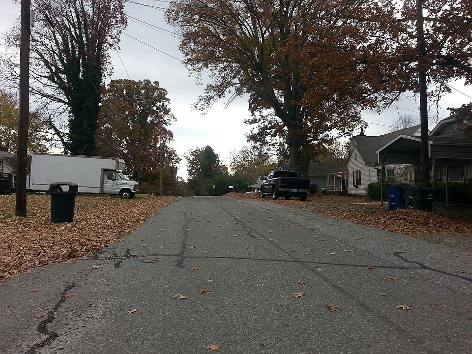 2nd image of 200 S Gordon Dr