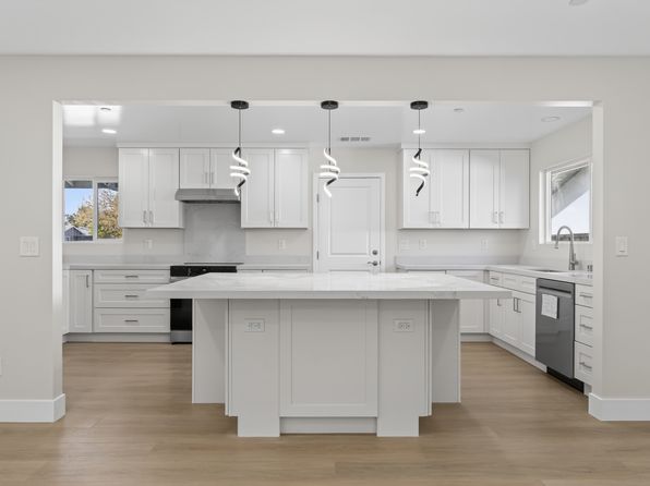 7898 Fiesta Ln