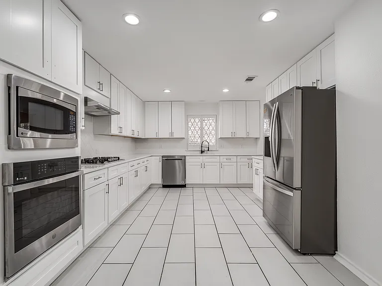 9922 Hickory Xing — Photo 21