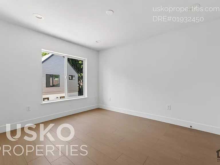 2710 T St #2 — Photo 15