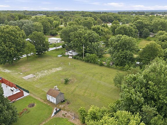 3rd image of 224 Pin Oak Lane