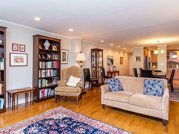 4th image of 1516 Hinman Ave APT 401