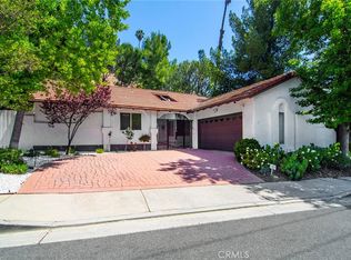 19611 Rosita St, Tarzana, CA 91356