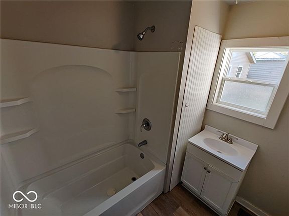 5th image of 563 W Taylor St