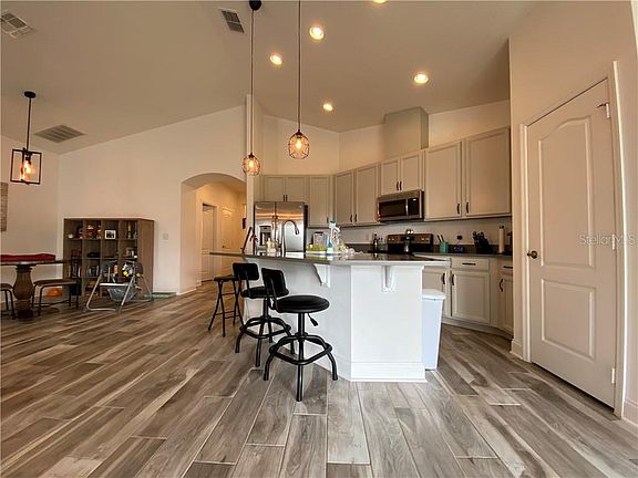 4th image of 13376 Highland Woods Dr