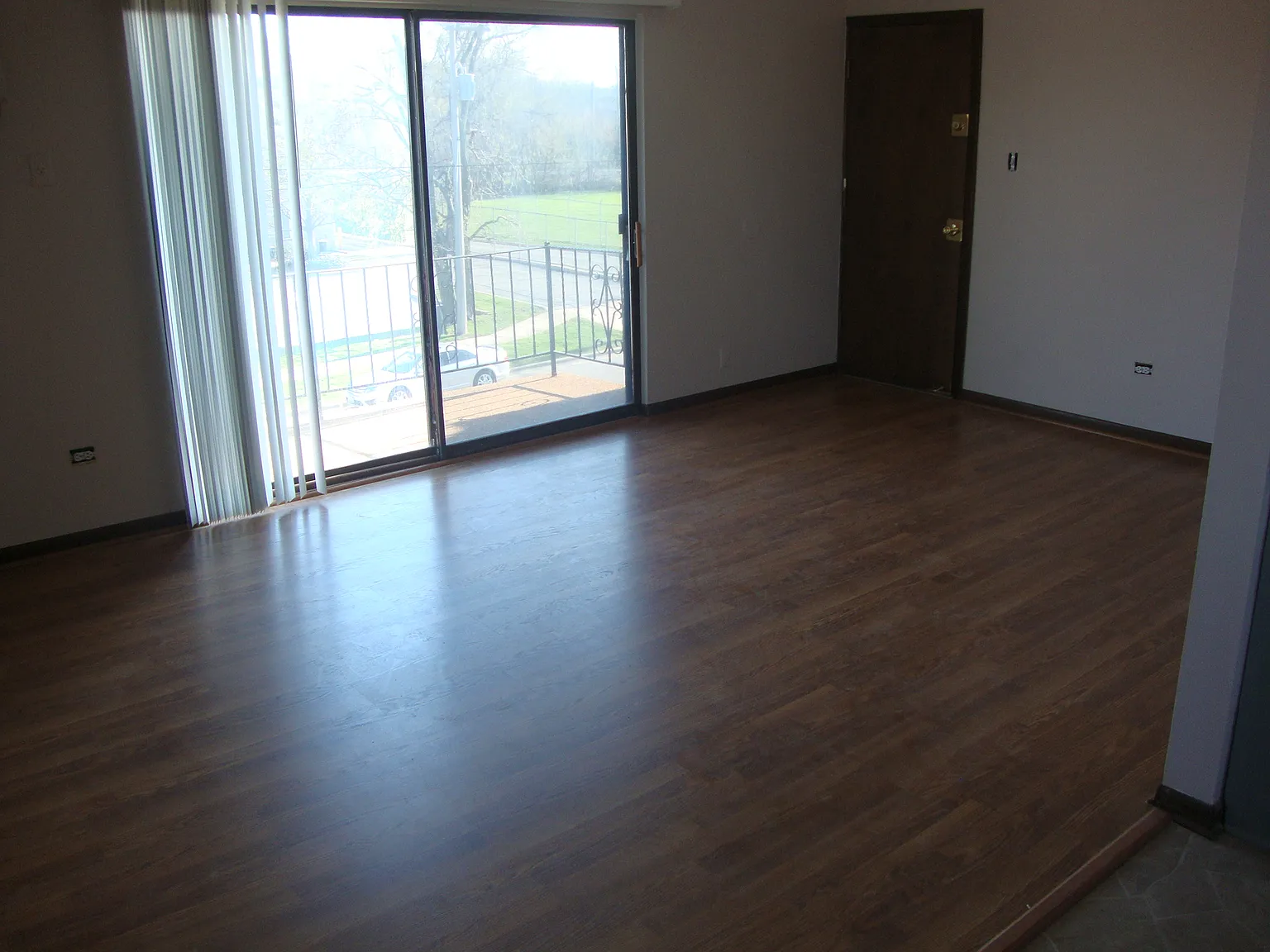 2 bed, 921 sqft, $1,550 — Photo 3