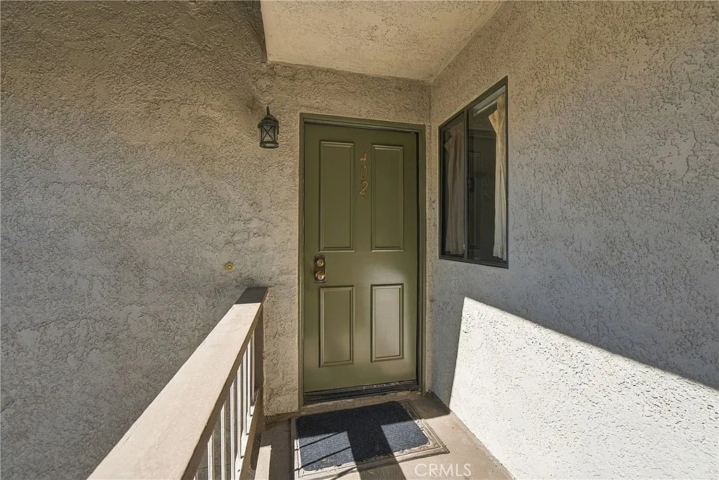 2 bed, 912 sqft, $2,700 — Photo 2