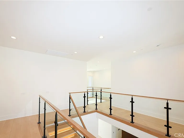 446 Ridgecrest — Photo 9