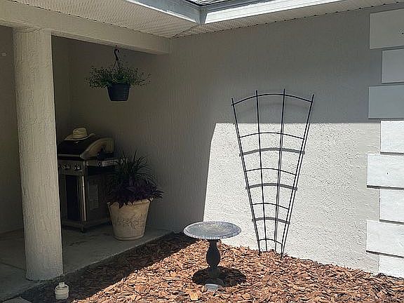 4th image of 3830 NE 14th Ave
