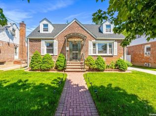 66 Sprague Dr, Valley Stream, NY 11580