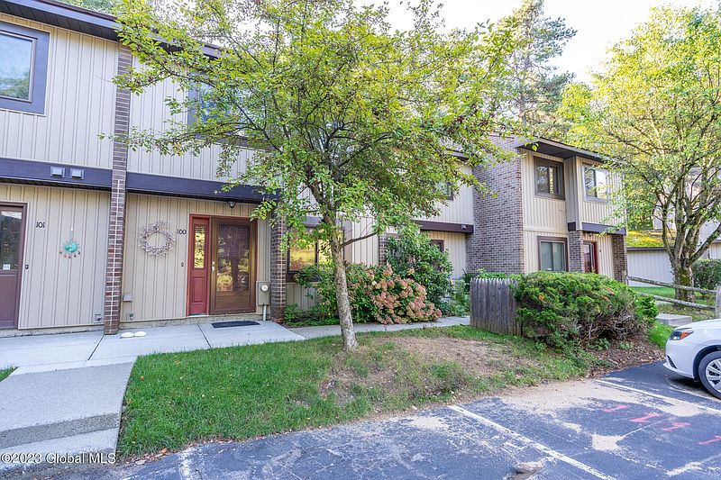 2nd image of 100 Ridgewood Terrace