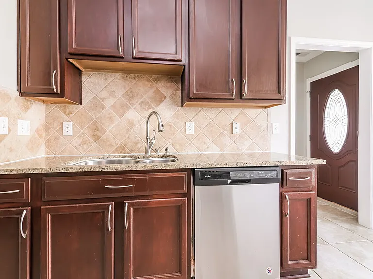 553 Texanna Way — Photo 8