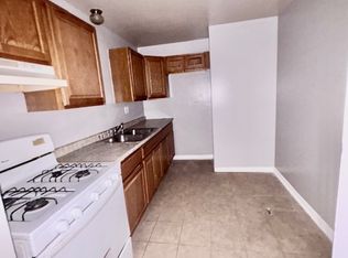 705 Grand Ave APT 103, Waukegan, IL 60085