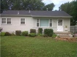 1443 E Ridgeway Ave, Waterloo, IA 50702