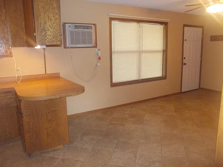 424 N Indiana St — Photo 12
