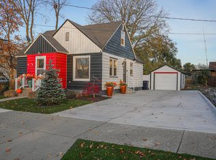 567 Maple Ave, Holland, MI 49423