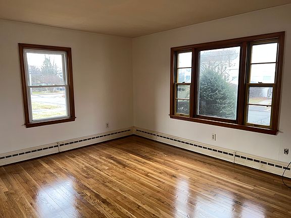 3rd image of 6 Everett Ave #1