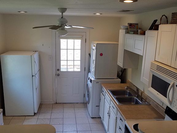 4th image of 106 Jules Ave