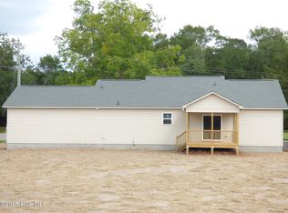 127 E 2nd St, Teachey, NC 28464