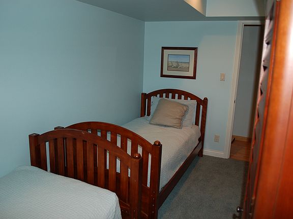 3rd image of 944 E Santee Dr