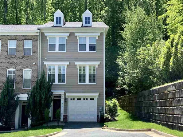 317 Poplar Glen Ct, Charlottesville, VA 22903