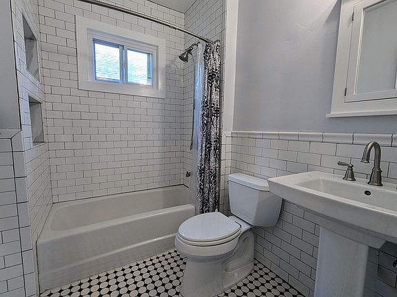 2nd image of 1580 Amherst St Floor 2