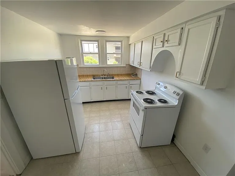 1445 Maryland Ave — Photo 4