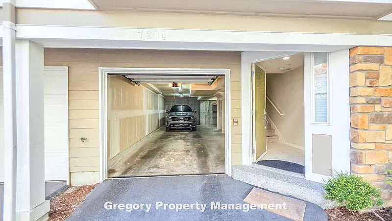 2 bed, 2.0 bath, 1418 sqft, $2,800 — Photo 3