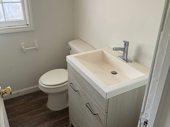 5th image of 206 Broadway St Unit A