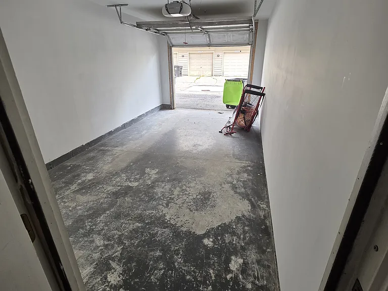 1 Car Garage