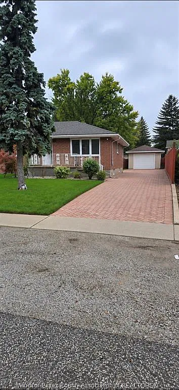 3 bed, $2,300 — Photo 2