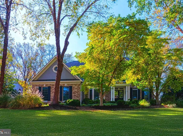 10409 Dunn Meadow Rd, Vienna, VA 22182