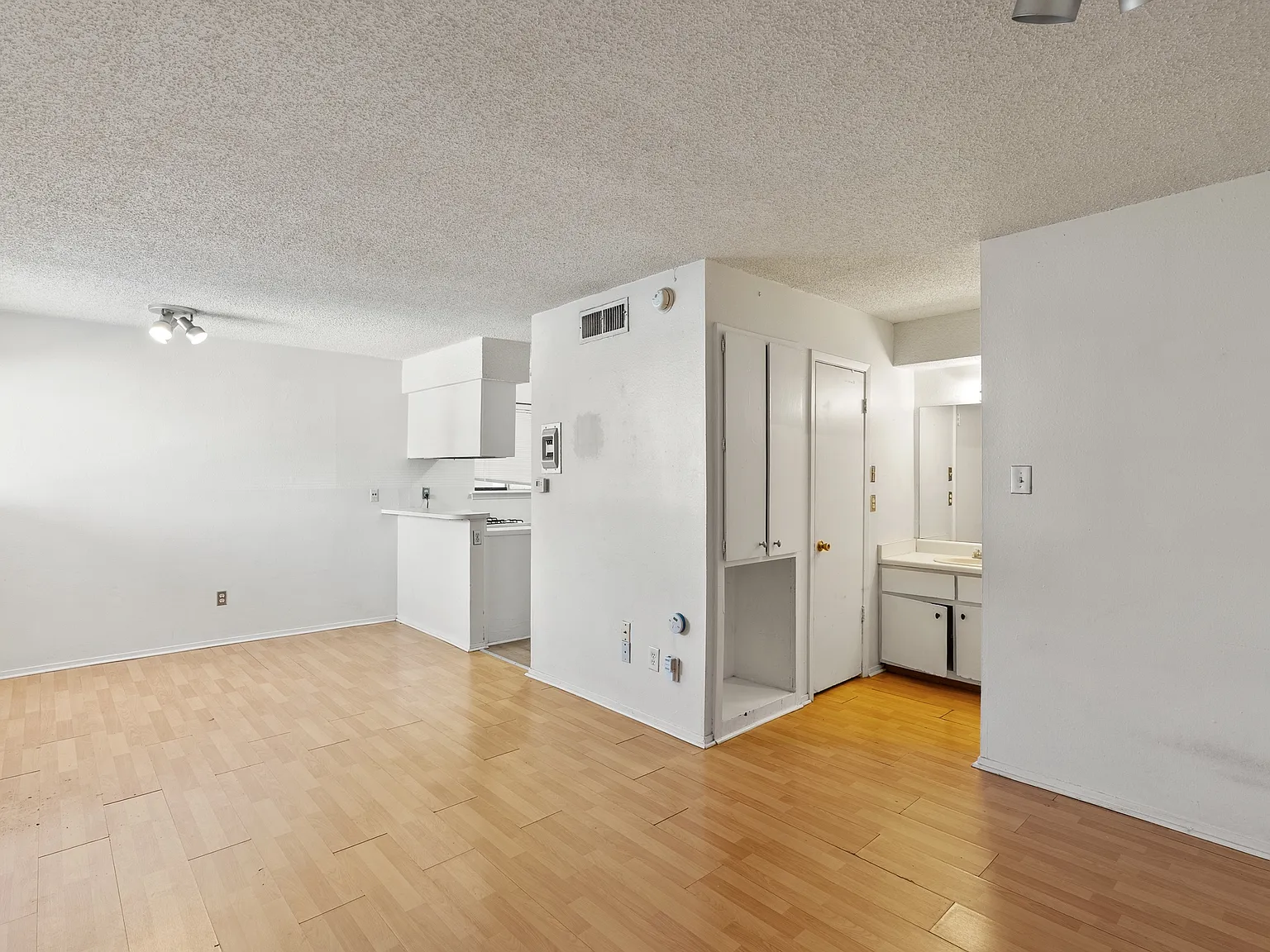 Studio, 450 sqft, $950 — Photo 3