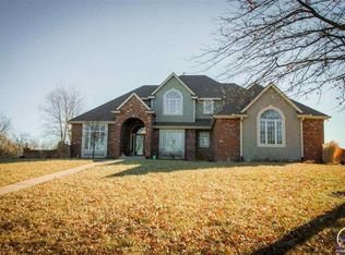 1124 NW Valencia Rd, Topeka, KS 66615