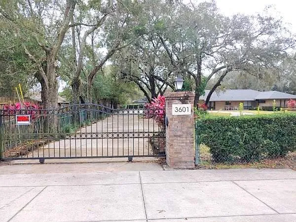 7 bed, 3759 sqft, $900 — Photo 1