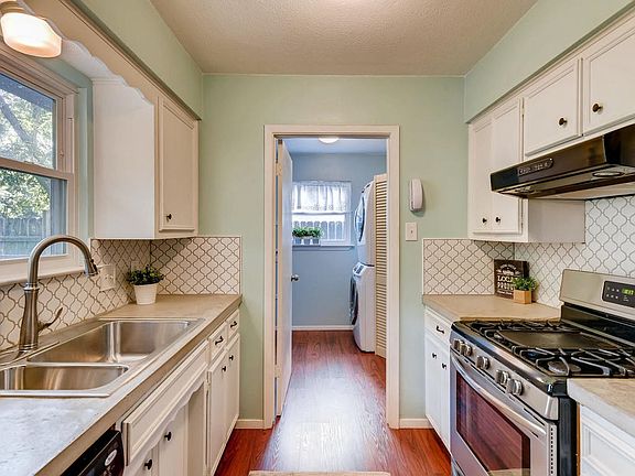 3rd image of 8415 Jamestown Dr