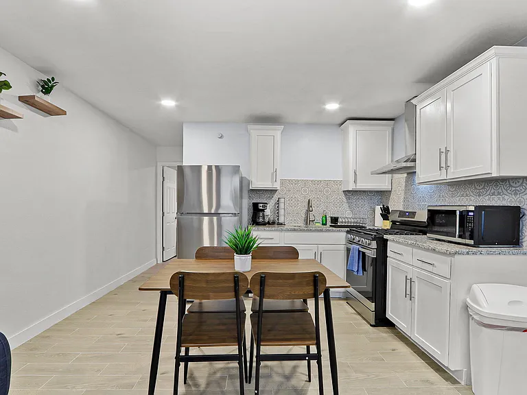 Full Kitchen with Dining Table