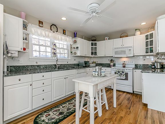 5th image of 675 Meadow Ln