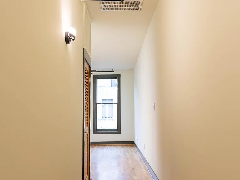 207 N 3rd St #4 — Photo 6