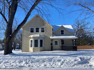 921 11th St E, Menomonie, WI 54751