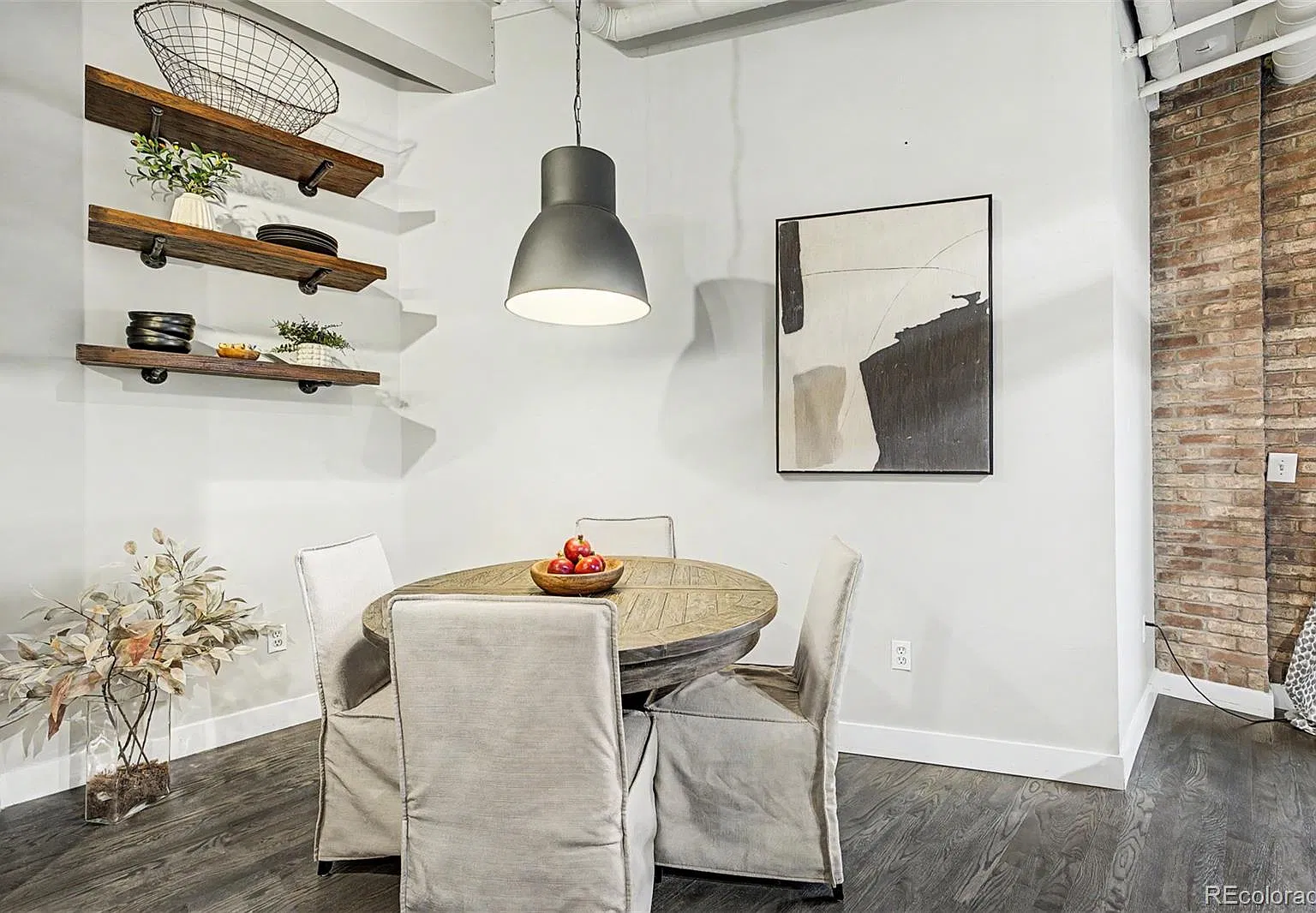 West End Lofts Condos — Photo 4