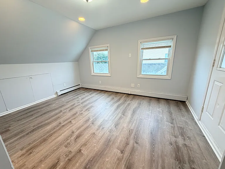 190 Meridian Rd — Photo 12