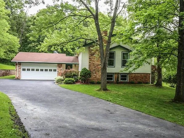 624 Henry Ave, Ballwin, MO 63011