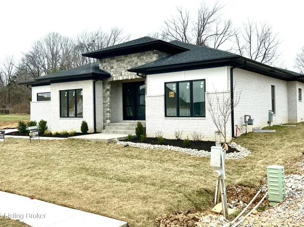 48 Thomas Farm Dr, Louisville, KY 40299