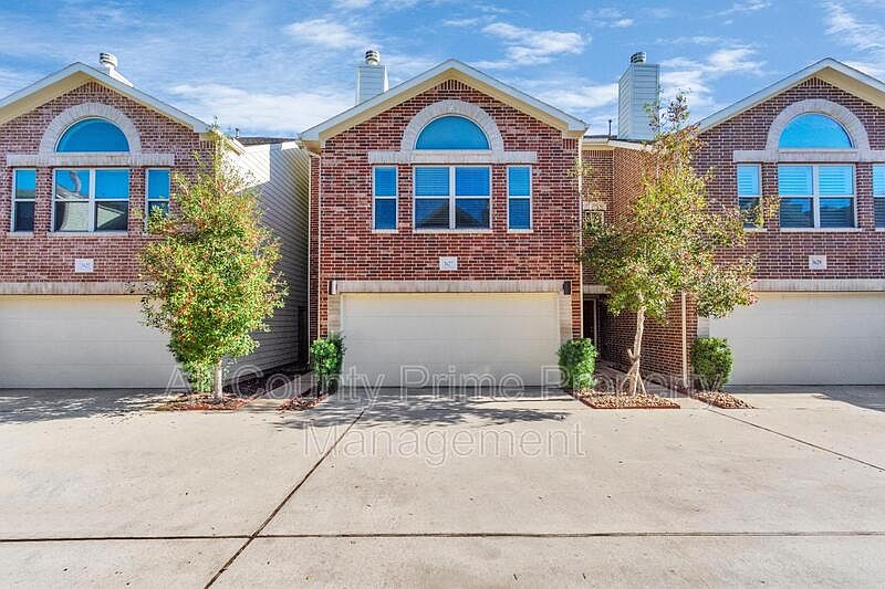 1st image of 3627 Main Plaza Dr