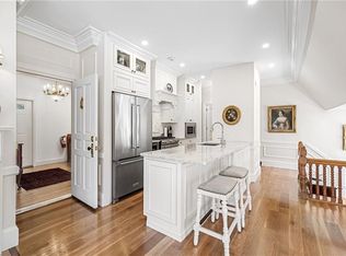 541 Bellevue Ave APT 5, Newport, RI 02840